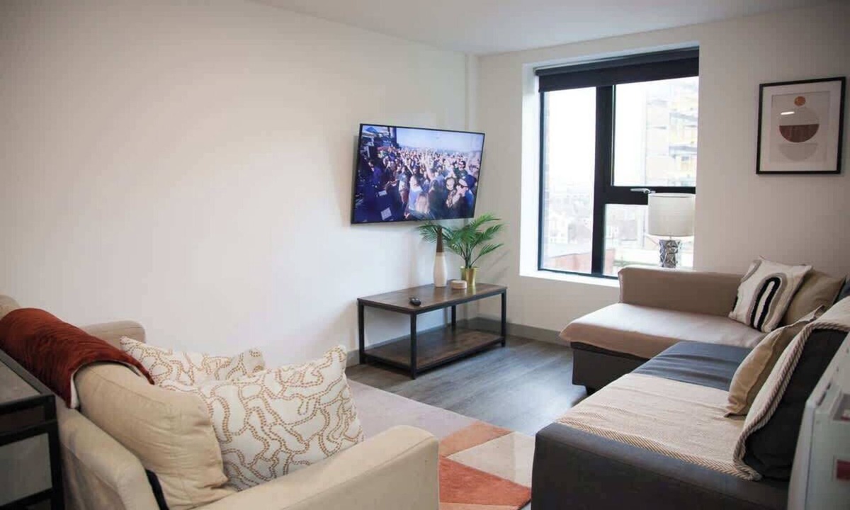 Hope Street Apartment | City Centre Apartment, Quiet and Cozy, Sleeps 4.