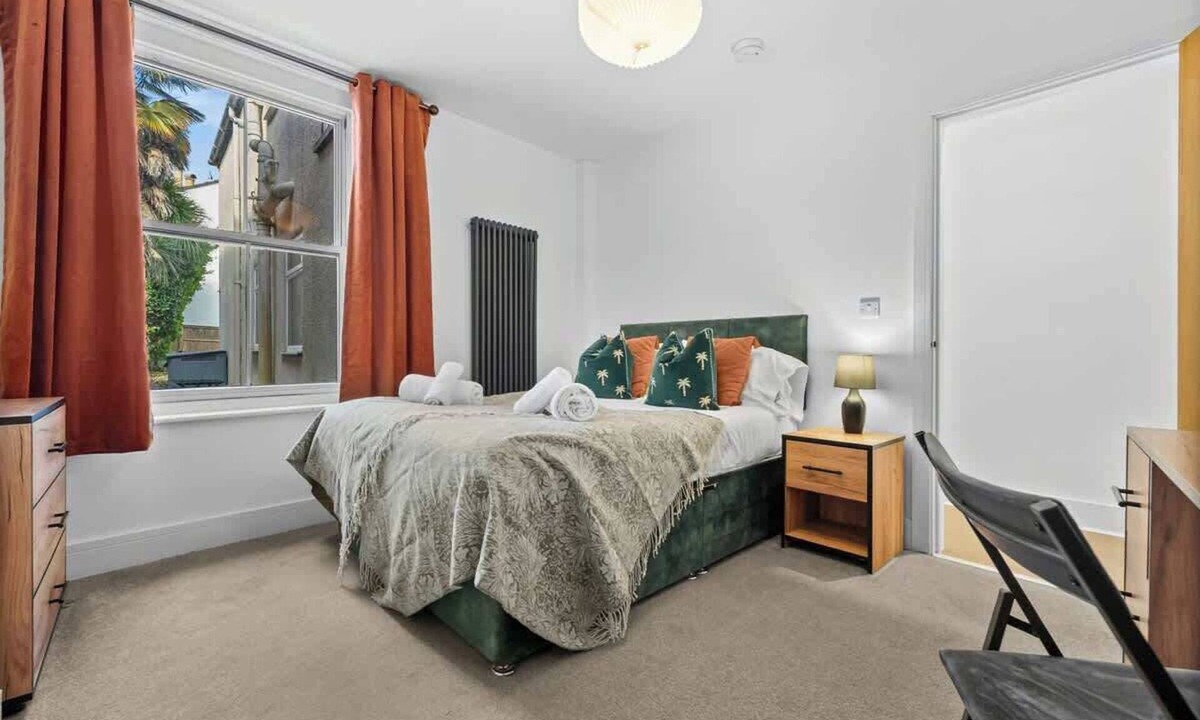 Southampton City Centre House | City Centre Pet-Friendly House w/Parking & Fast WiFi