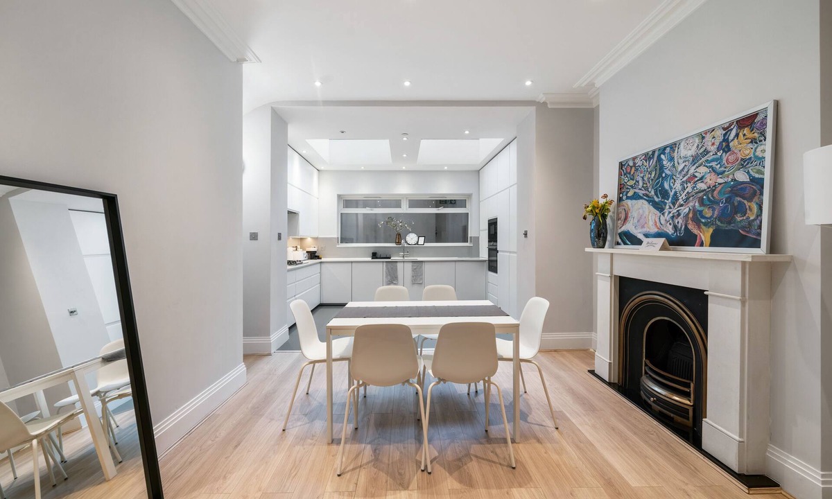 Newington House | City Centre - Townhouse - Stay 10 - Cinema Room