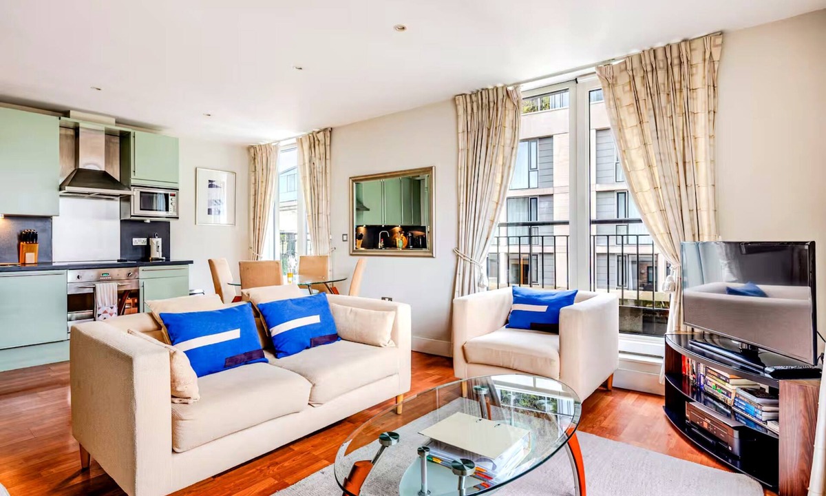 Tower Hill Apartment | City Pad | Balconies Near Tower of London | Iconic Views | 3min Tube