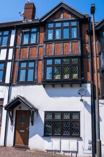 London Borough of Bromley Apartment | Cleave House - Modern 3 Bed and 2 Bath House - Sleeps 6 - Contractors Corporate and Family Friendly