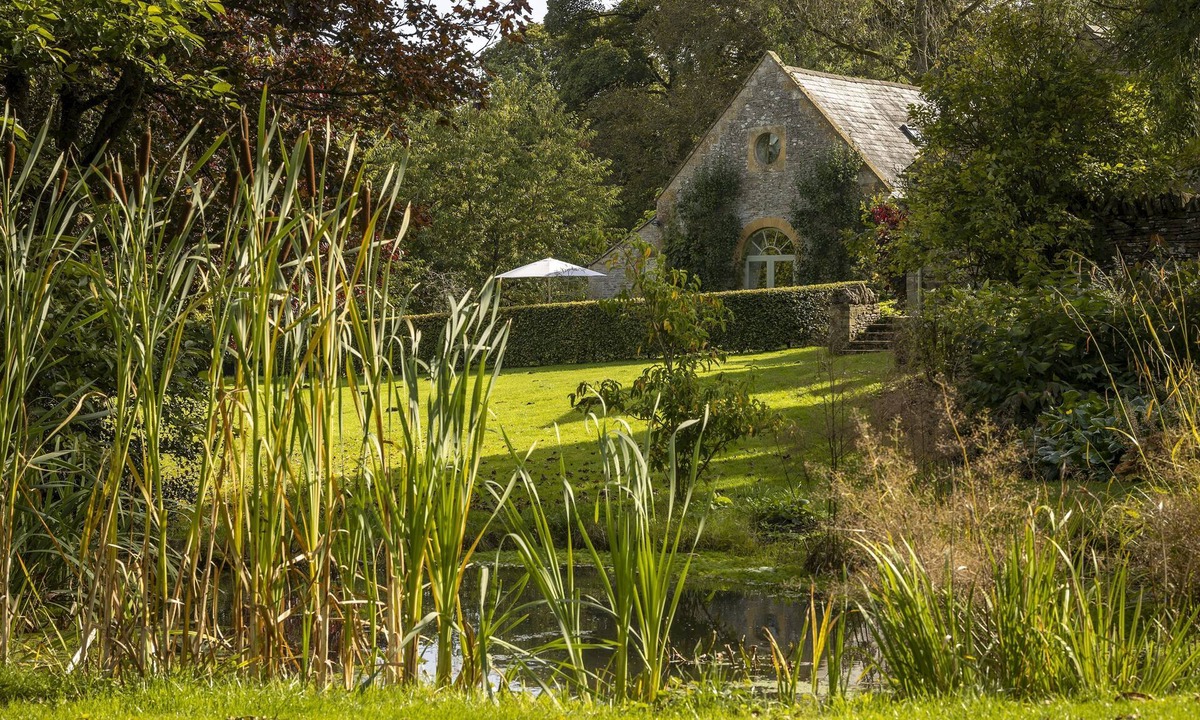 Hawling Cottage | Coach House is a detached property in the grounds of the 16th century Old Rectory.