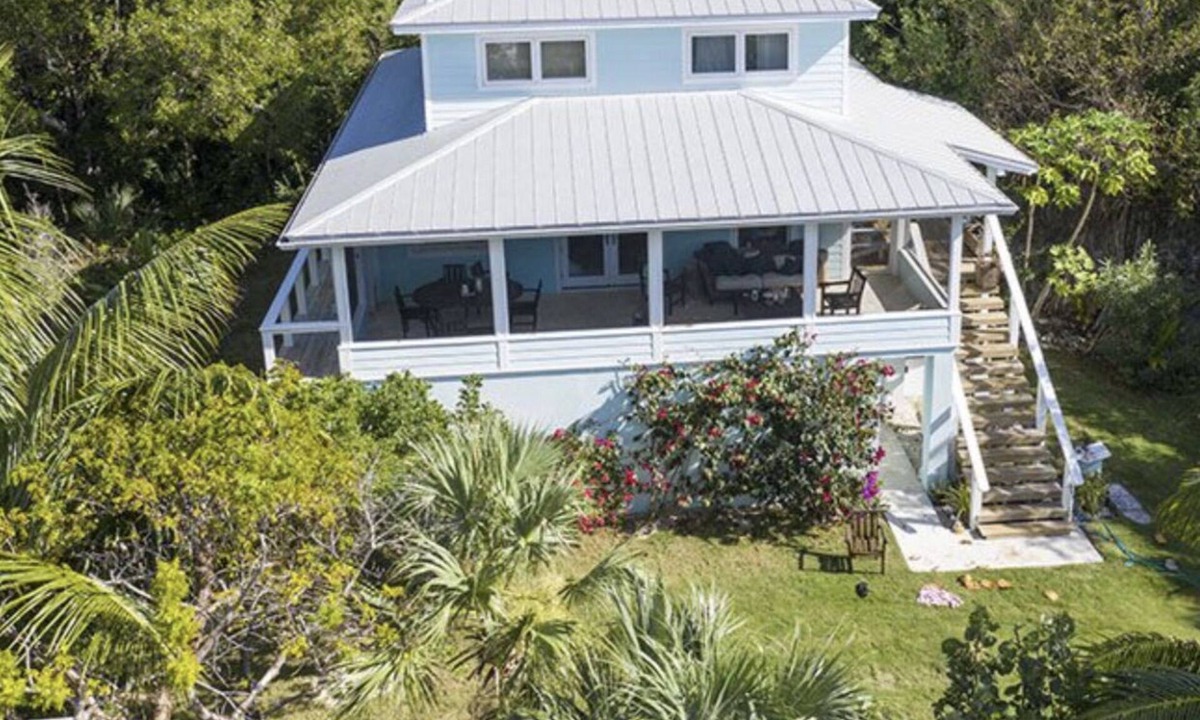 Green Turtle Cay Villa | Coco Bay, Green Turtle Cay, Generator, & steps to beach-sleeps 4-8