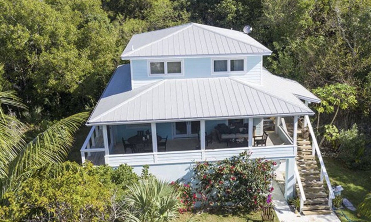 Green Turtle Cay House | Coco Hideaway, Coco Bay, GTC, City Water, Generator & steps to beach-sleeps 4-6.