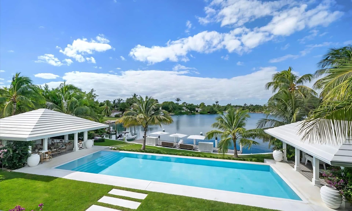 Bedford House | Columbia House – Elegant Canal-Front Estate in Lyford Cay