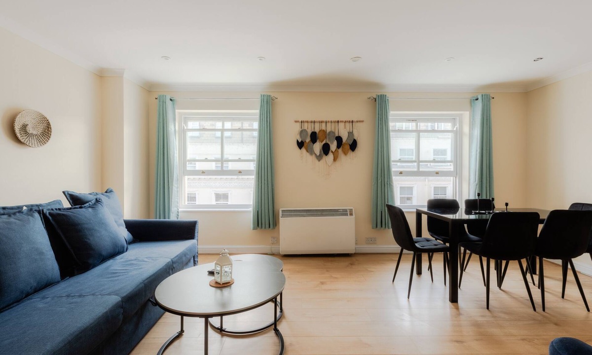 Lancaster Gate Apartment | Comfy three Bedroom Apartment in Queensway