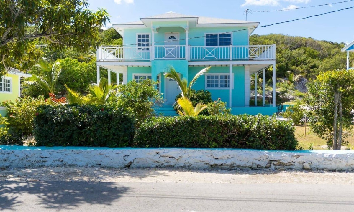 Rokers Point House | Complete Villa Upstairs, 2 Bedroom.