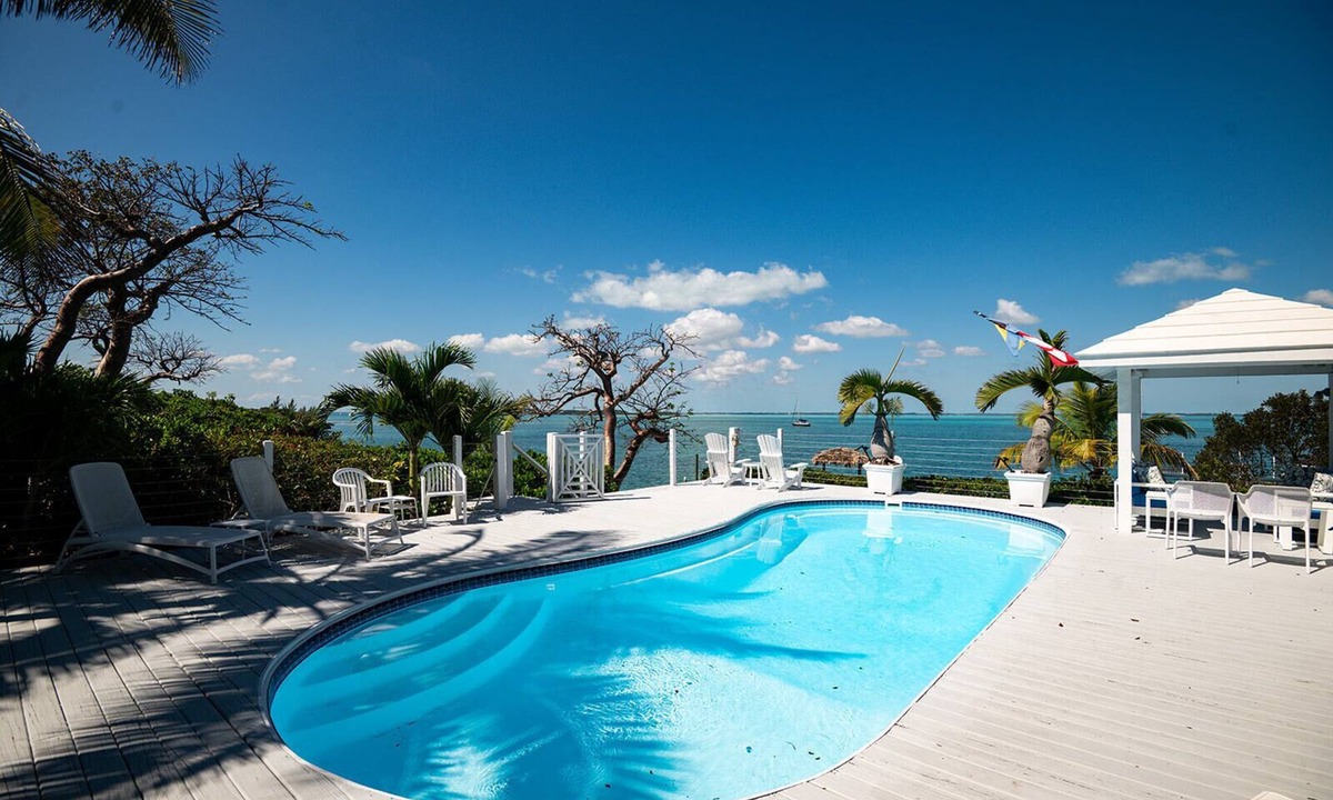 Hope Town House | Conched Out – Luxury 5BR Estate with Private Dock & Stunning Abaco Sunsets