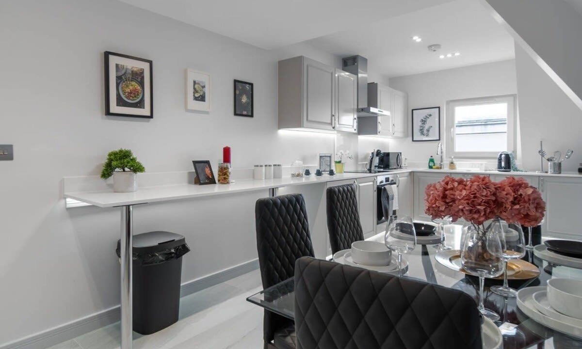Didcot Apartment | Contemporary 2 Bed Apt in Didcot (Sleeps 7)