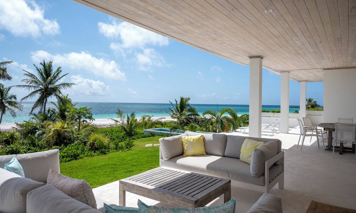 Savannah Sound House | Contemporary Beachfront Escape with Private Pool on Windermere's World-Famous Pink Sand Beach