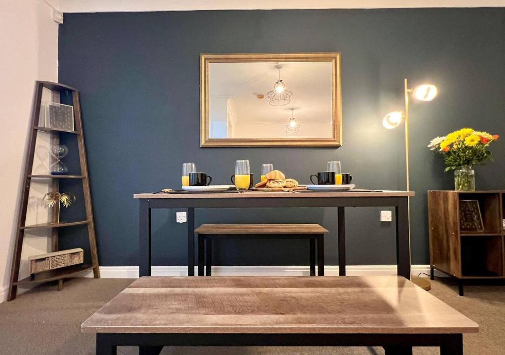 Stamford House | Contractor 4 bed, sleeps 7 long stay discount