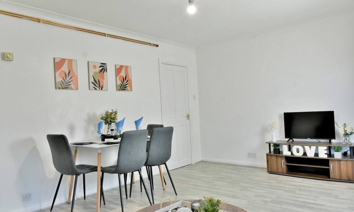Earley Apartment | Convenient Accommodation near Reading University