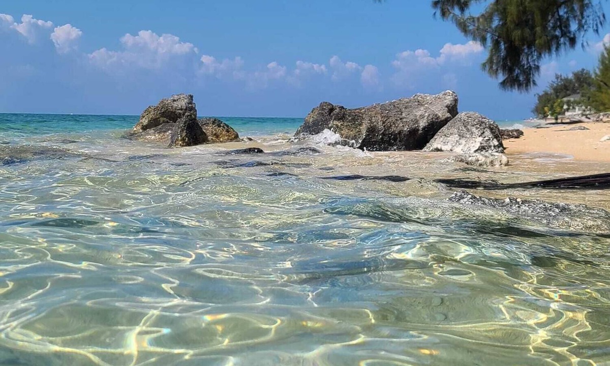 Coral Harbour Hotel | Coral Harbour Beach House And Villas