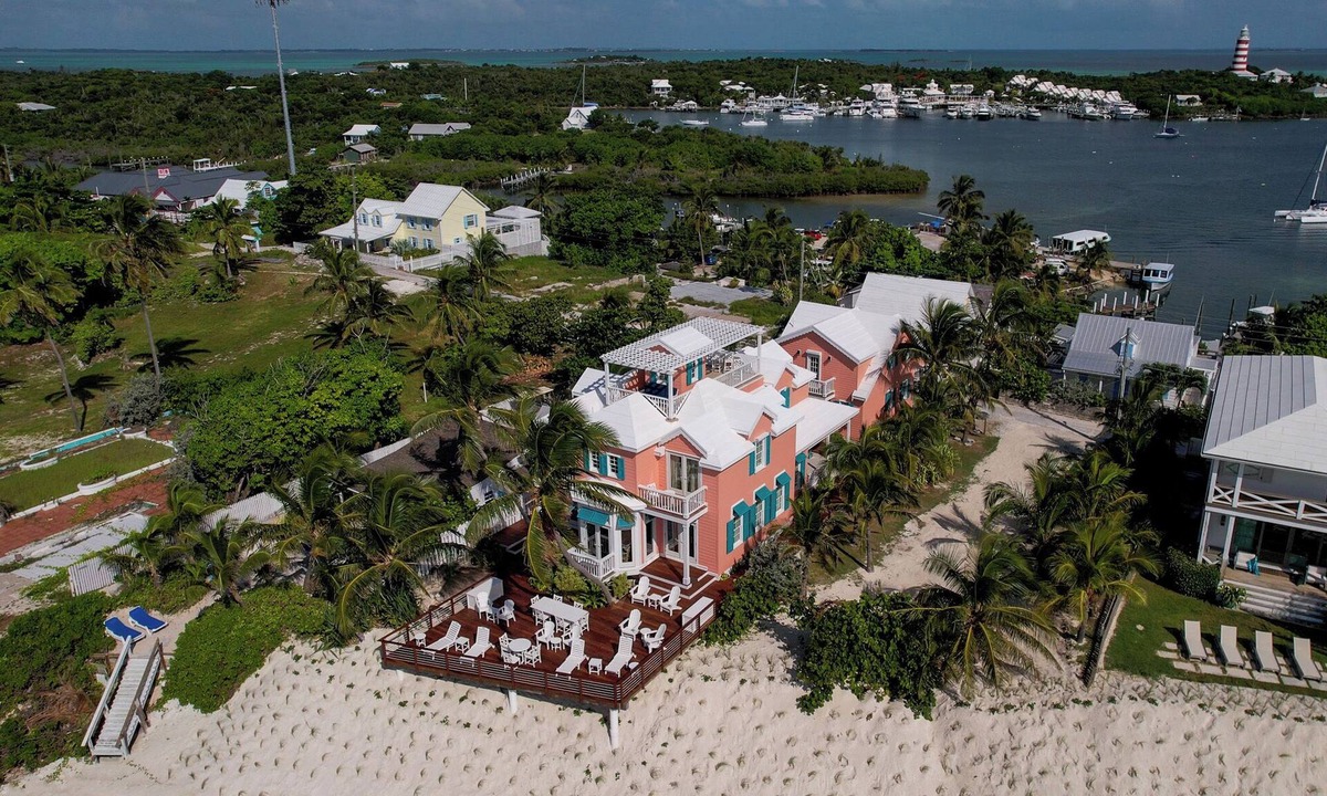 Hope Town Villa | Coral Reef House: Your Beachfront Oasis in Hope Town