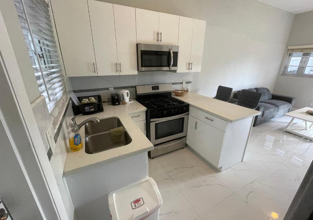 Nassau Apartment | Cornerstone Rentals Lovely 1-BdRm Midtown Unit 1