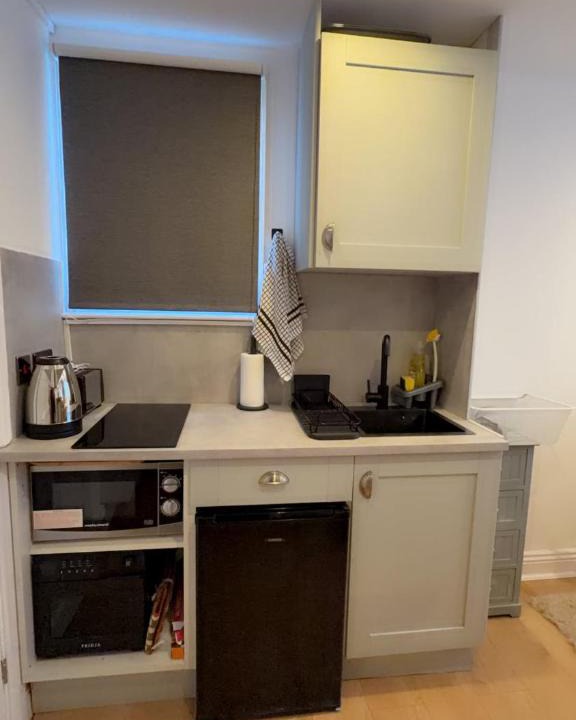 Frognal and Fitzjohns Apartment | Cosy central studio close to local attractions