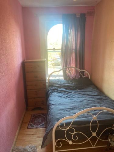 Stroud Green House | Cosy Double Room - Green & Peaceful Road - Women Only