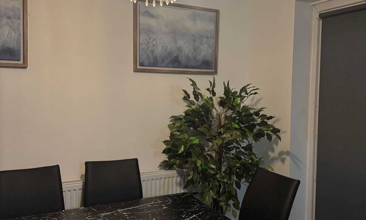 Kettering House | Cosy home, perfect for work contractors and families found in Kettering.