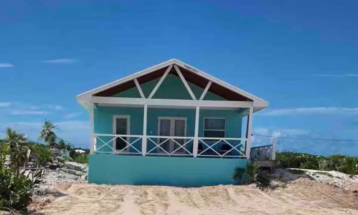 William's Town Cottage | Cottage in Little Exuma! Short walk to Tropic Of Cancer Beach!