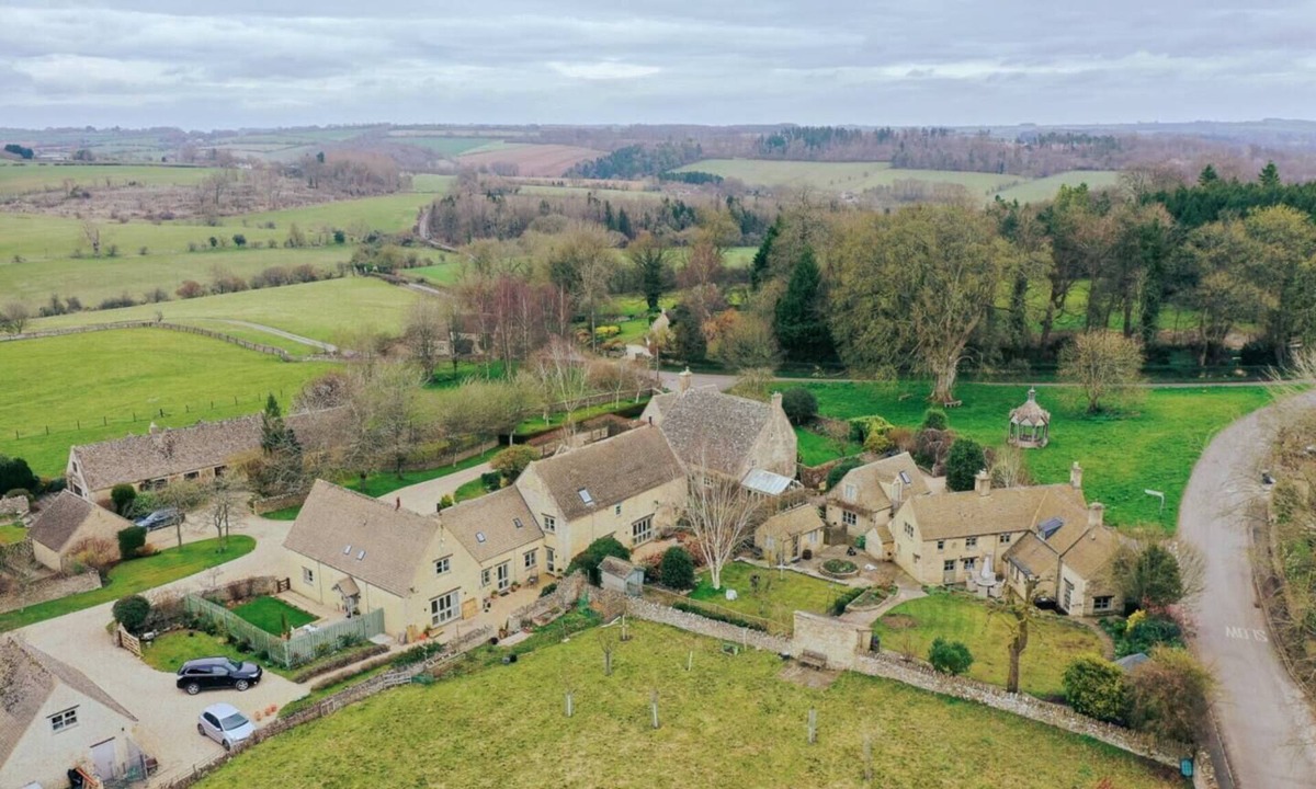 Farmington House | Country Cottage in Heart of the Cotswold