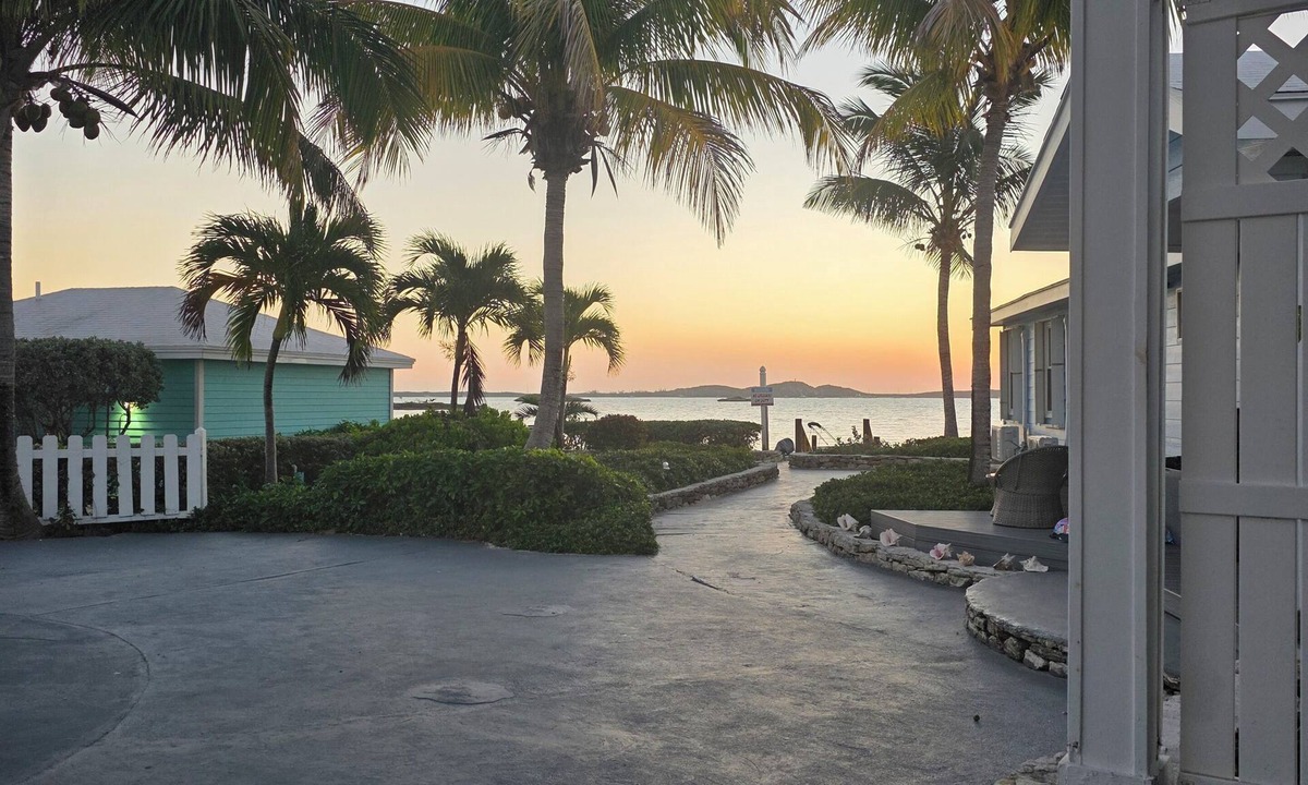 George Town Villa | Cozy 1-bedroom villa steps from the water in beautiful Exuma.