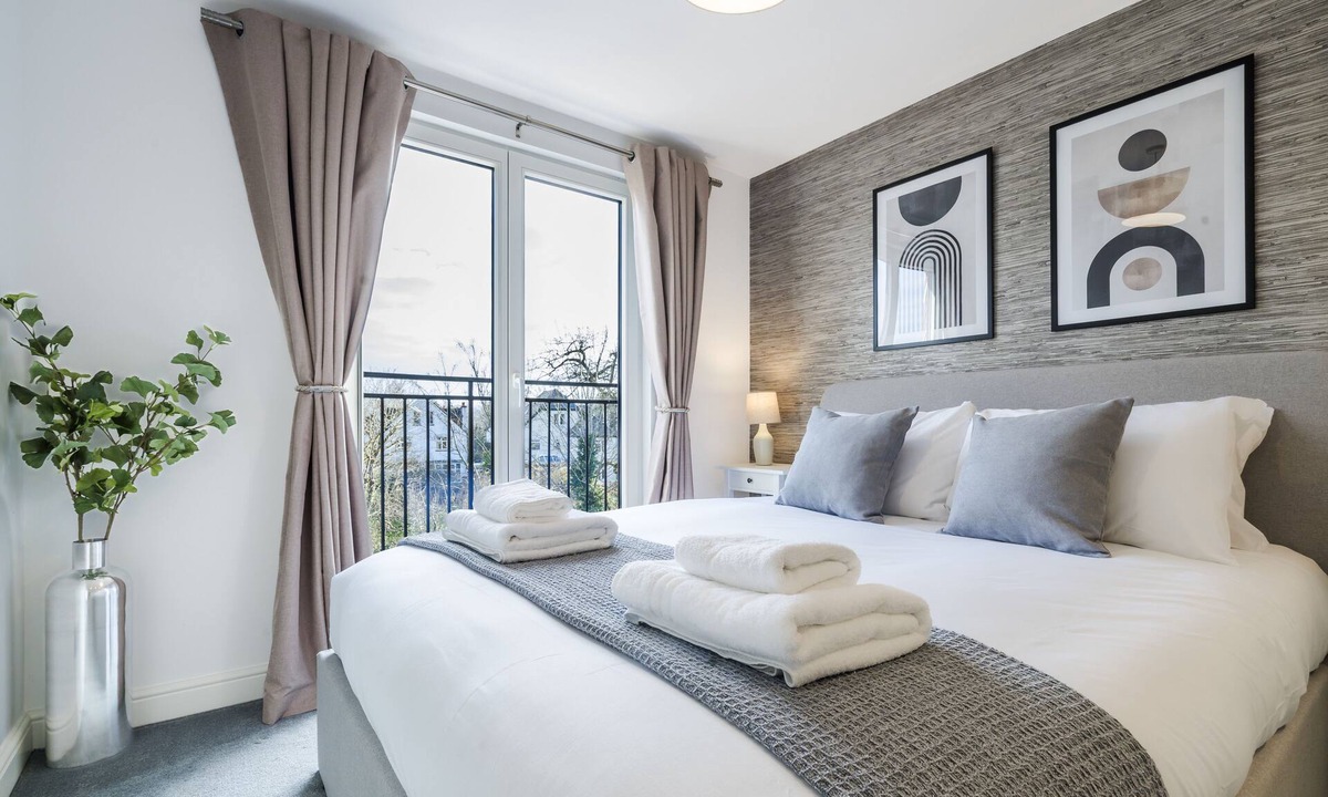 Epsom Cottage | Cozy 3 Bedroom Terrace Cottage in Epsom