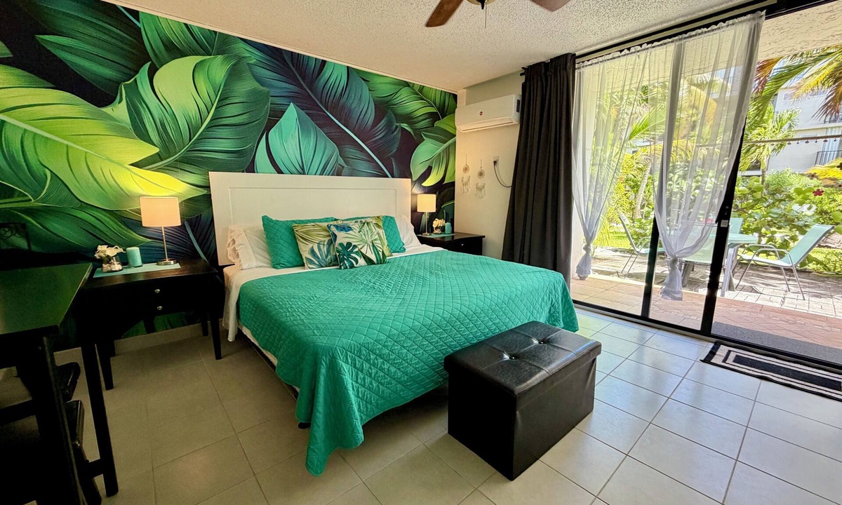 Williams Town Condo | Cozy Ground Floor Apartment in Coral Beach Condominium