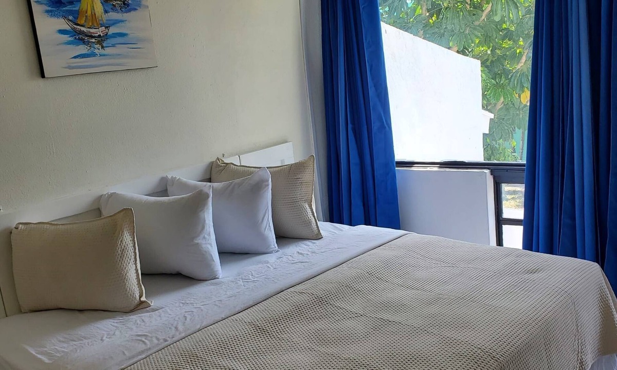 Westward Villas Subdivision Hotel | “ Cozy King w/Balcony”