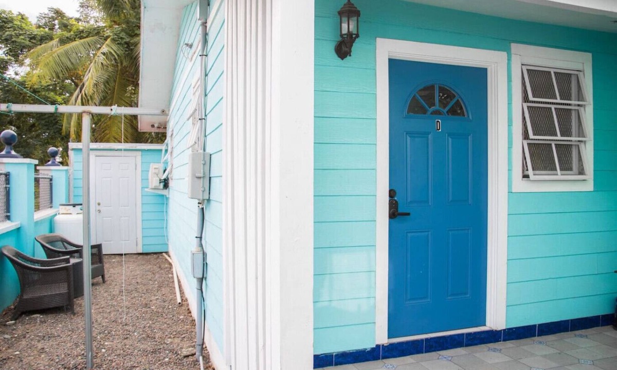 Downtown Nassau House | Cozy Retreat | 5 mins to Beach & Downtown