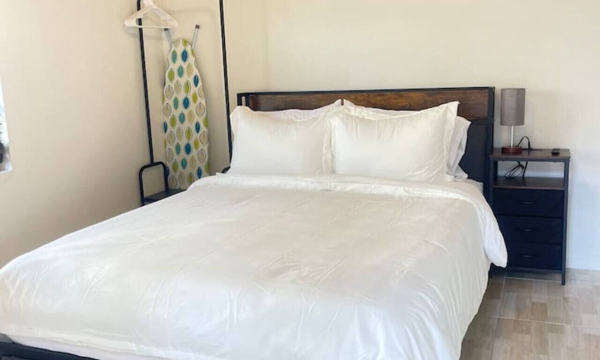 Nassau Apartment | Cozy Studio 4 mins to Beach 10 mins to Downtown