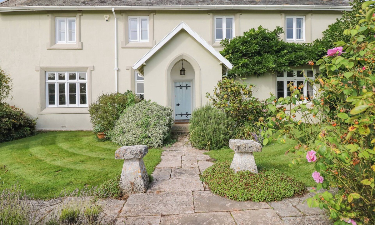 Ebford Cottage | CRABLAKE FARMHOUSE, pet friendly, with open fire in Exminster