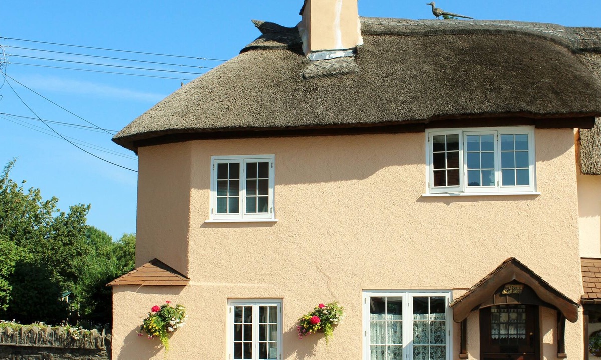 Exford House | Crown Cottage is a picture postcard thatched, self catering holiday cottage