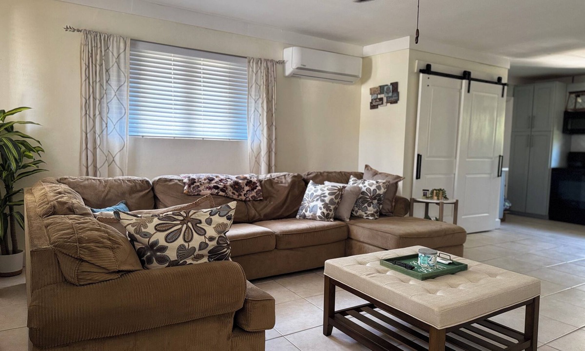 Jimmy Hill House | DEJA BLUE - 3 Minutes Beach Walk, Island Comfort