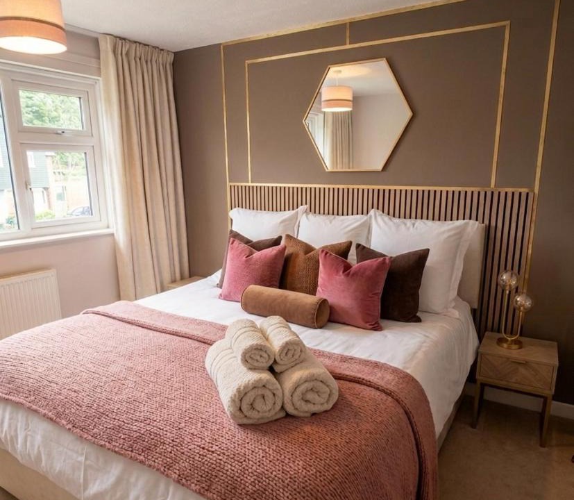 Leamington Spa House | Deluxe Large 5-Bed-2 Baths-Parking-Great for Groups-Contractors-Families-Royal Leamington Spa-Warwickshire-By The Home Makers Hub