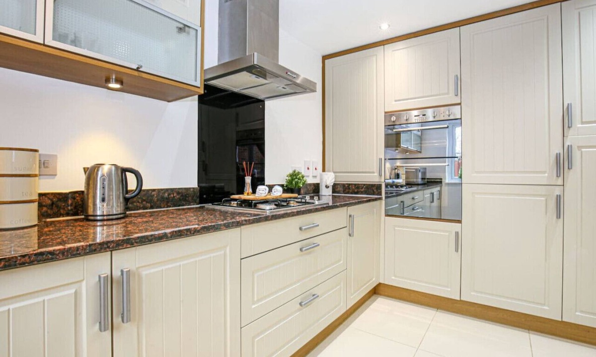 Deanshanger House | Detached House in Deanshanger, Milton Keynes