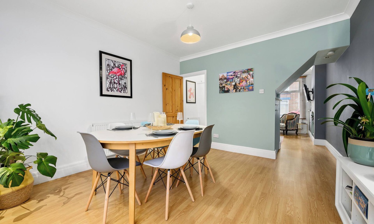 Sandbach House | 🖤 Dog Friendly - 3 bedroom EXCLUSIVE Victorian terraced house