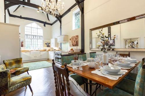 Bray on Thames House | Dorney Windsor Legoland 5 Star Stay for upto 14 guests