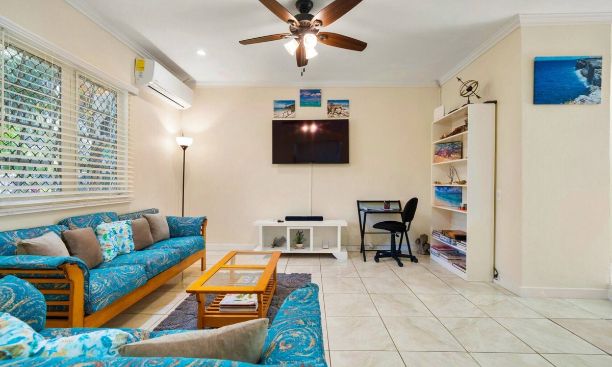 Nassau Apartment | Dreamers Getaway - Relaxing unit with large rooms, full kitchen, & fast Wi-Fi