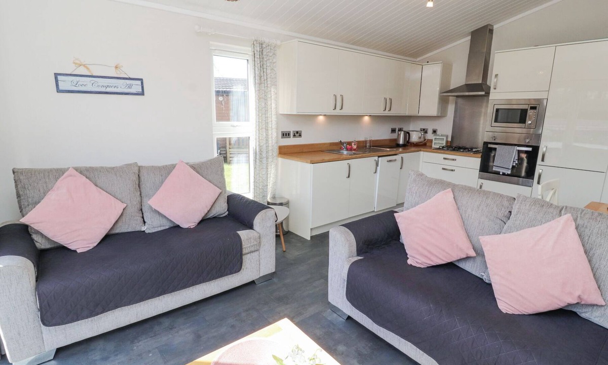 Tewitfield Cottage | Duckling Lodge