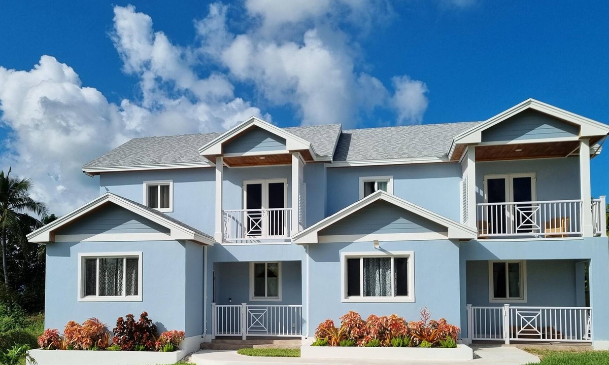 Gambier House | Duplex Townhouse, King Bed, Family-centric, Fast Wi-fi, near Beach, Free Parking