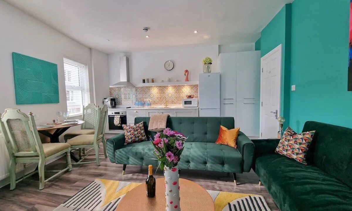 Montpellier House | Eclectic 1BD in the Heart of Cheltenham