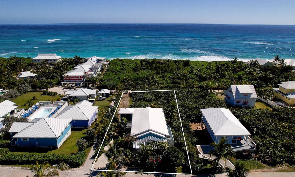 Hope Town House | Edge of Blue-Discover Serenity at Edge of Blue: Your Tranquil Island Retreat