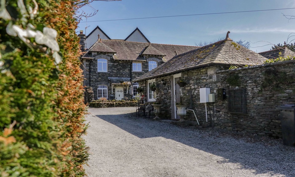 Near Sawrey Cottage | EES WYKE STUDIO, pet friendly, character holiday cottage in Sawrey