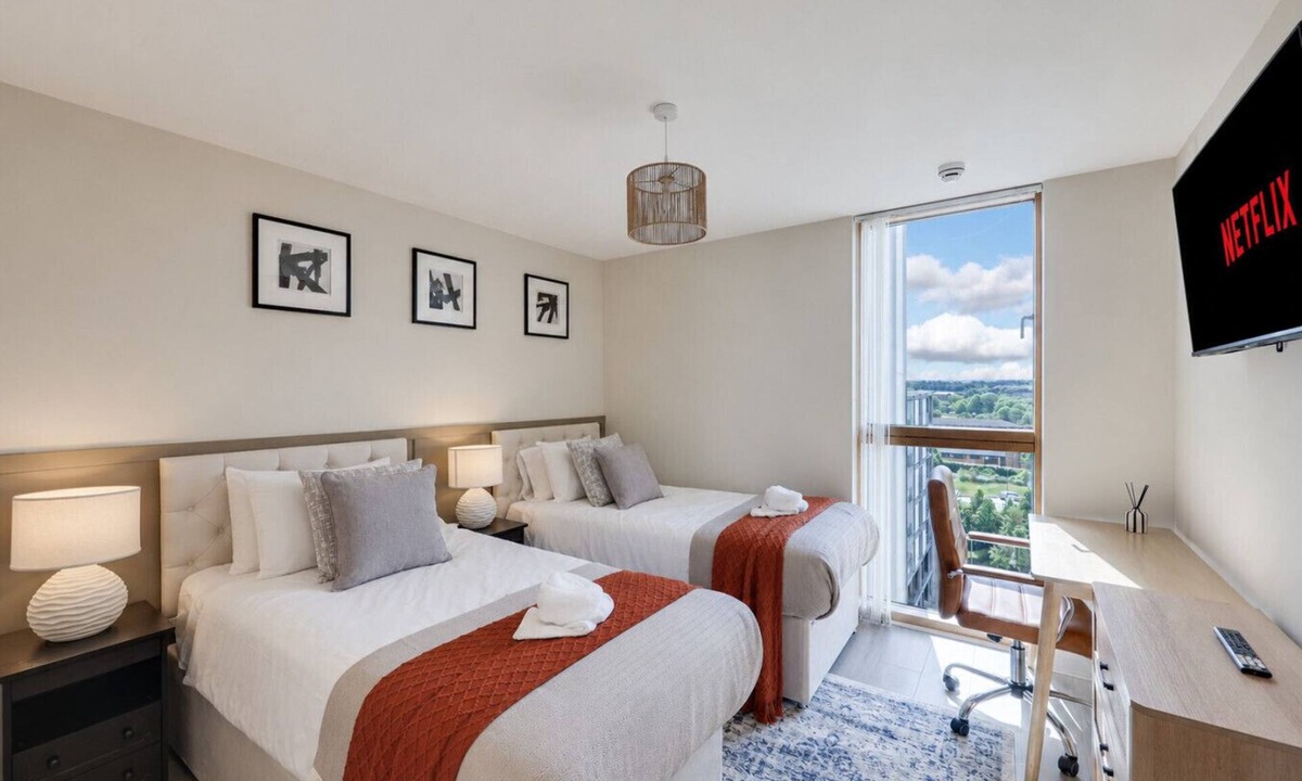 Central Milton Keynes Apartment | Elegant Apartment @ The Vizion City Centre Balcony Parking Super-Fast WiFi Yoko Property