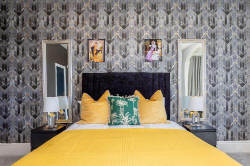 North Shore House | Empress Hall Blackpool by Charles Alexander Short Stay - Sleeps 20