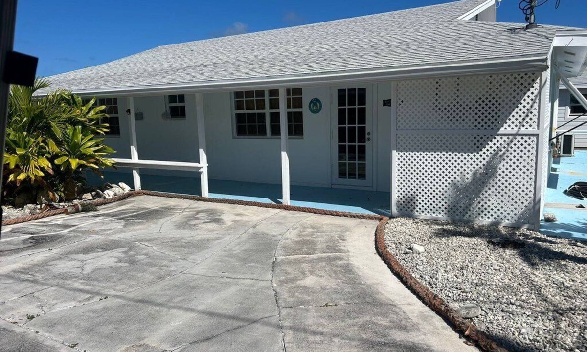 Man O War Cay Cottage | Endless Summer, Cozy Bahamian Cottage