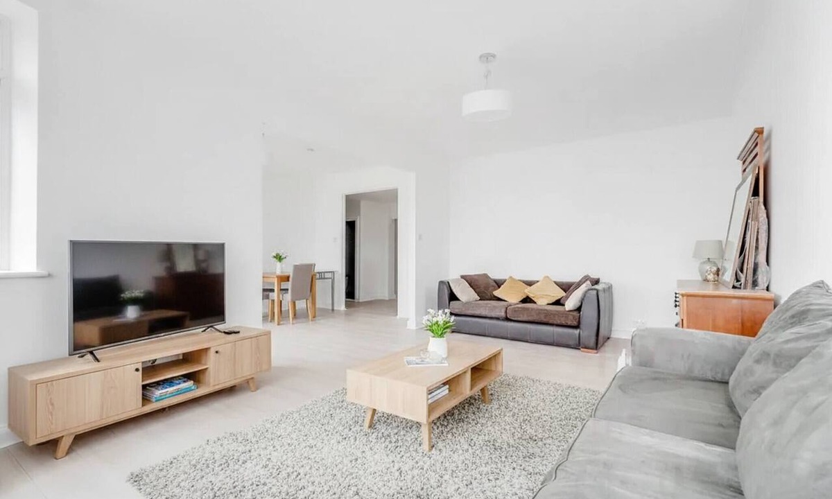 Swiss Cottage Apartment | Entire Flat Sleeps 8