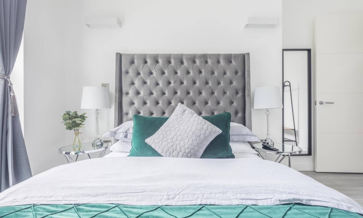 Great Linford Apartment | Entire rental unit in Linford Wood