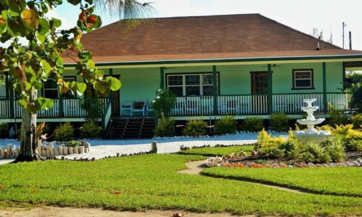 Staniard Creek House | Eva's BoneFishLodge Is located on the beautiful Staniard Creek Andros Island