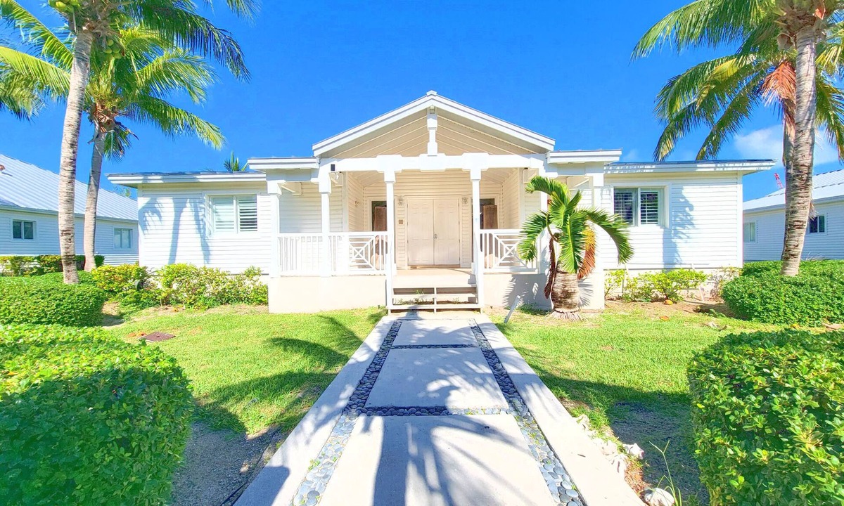Alice Town House | Exclusive Bimini Bay Home with private boat slip